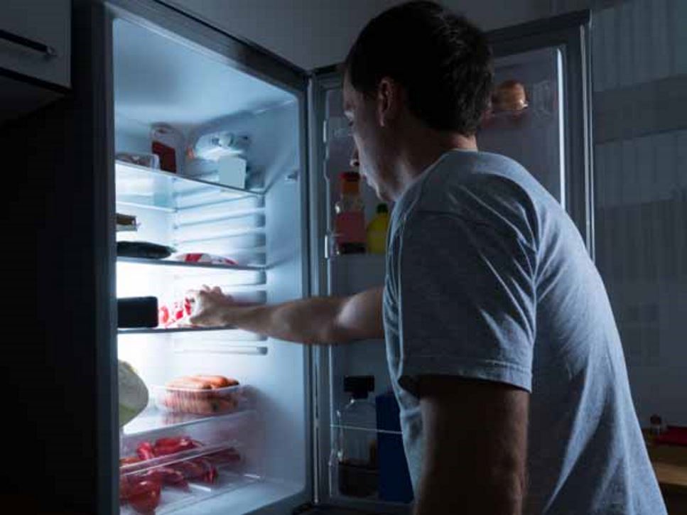 Eating at Night - 5 Tips to Curb Your Late-Night Snacking