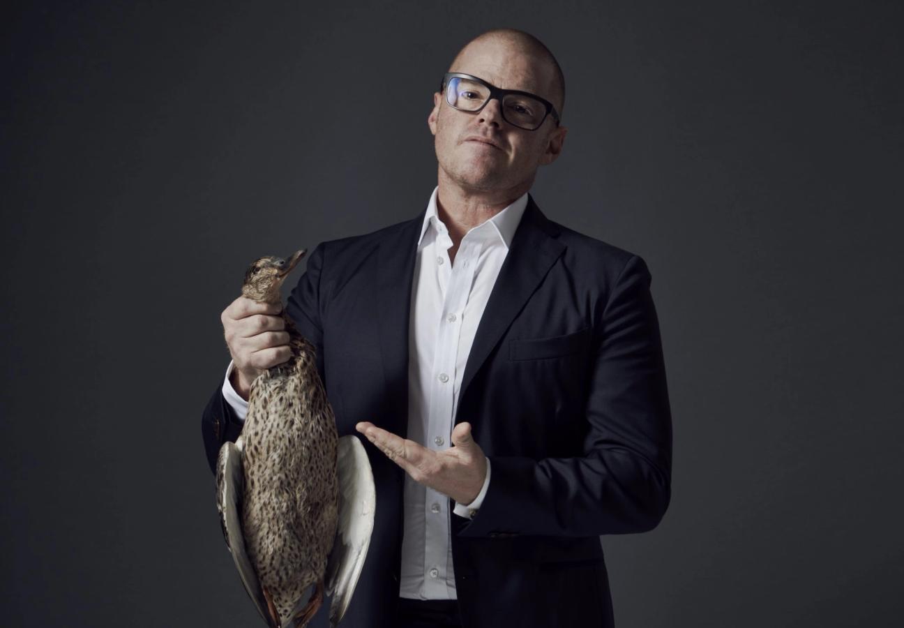 heston blumenthal wears glasses in a suit